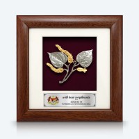 7" x 7" Frame with Gold Plated Pewter - Pepper Leave 7" x 7" Frame with Gold Plated Pewter - Pepper Leave